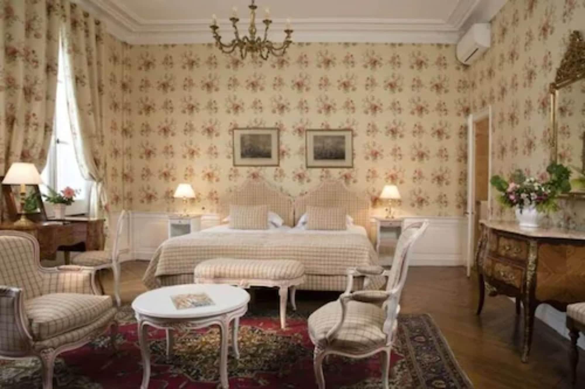 Hotel Le Choiseul อองบวส ภายนอก รูปภาพ